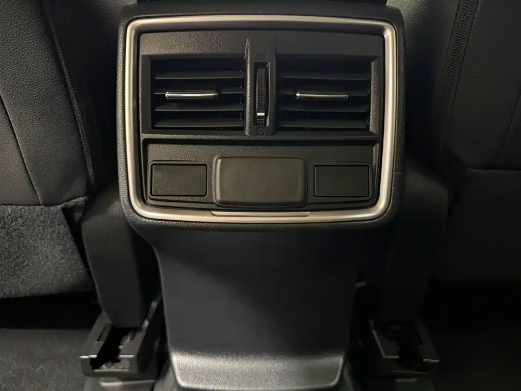 Subaru Forester 2022 — фото 20