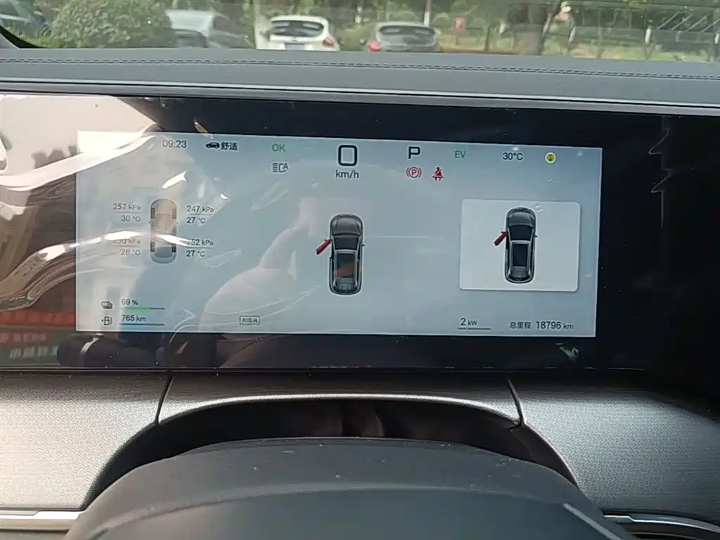 BYD L DM-i 2025 — фото 12