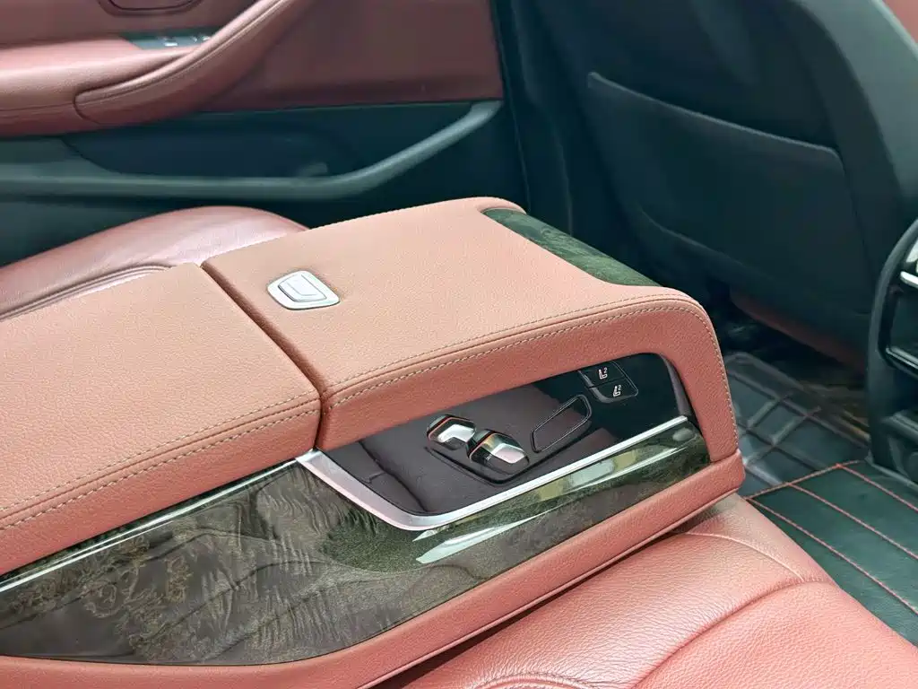 BMW 5 Series 2020 — фото 10