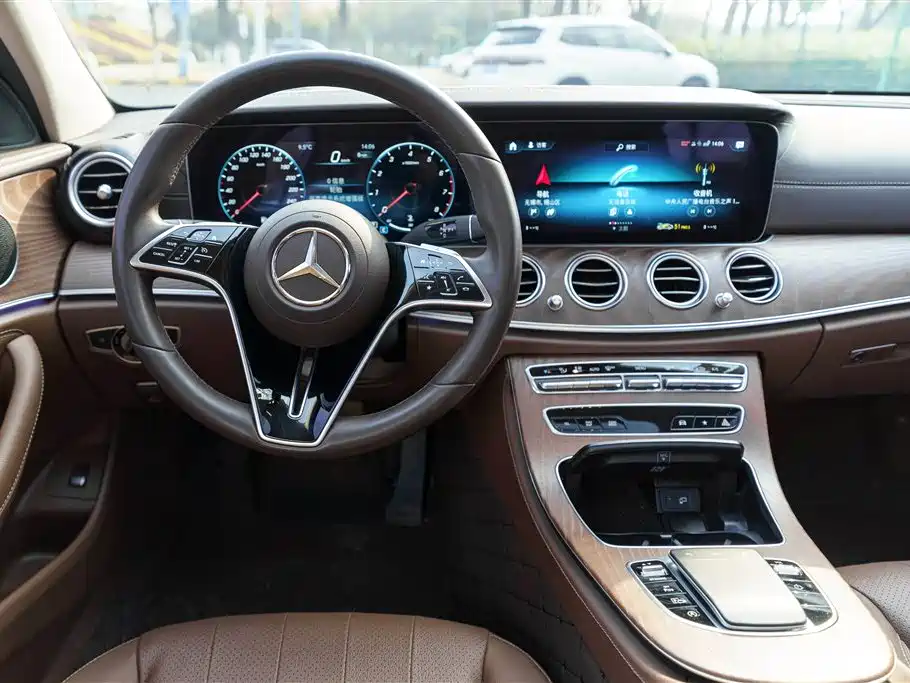 Mercedes-Benz E-Class 2022 — фото 14