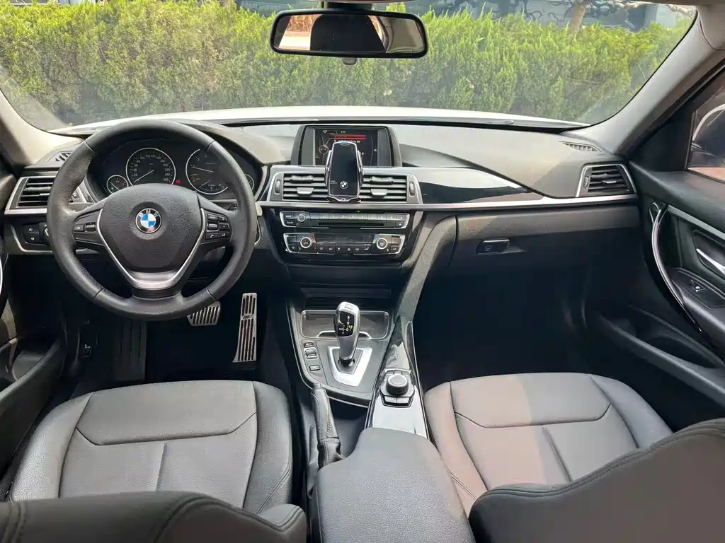 BMW 3 Series 2017 — фото 7