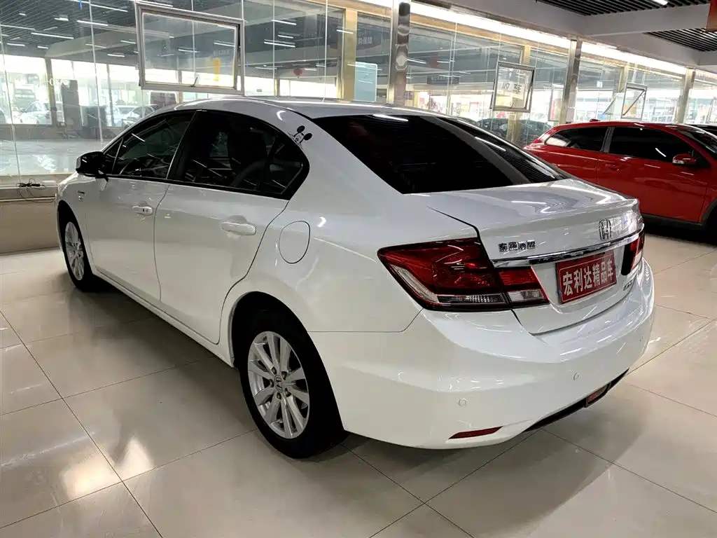 Honda Civic 2015 — фото 16
