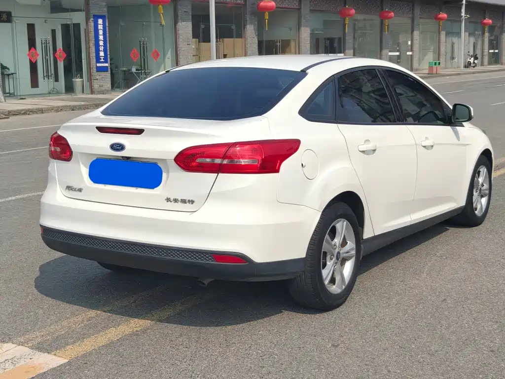 Ford Focus 2016 — фото 11