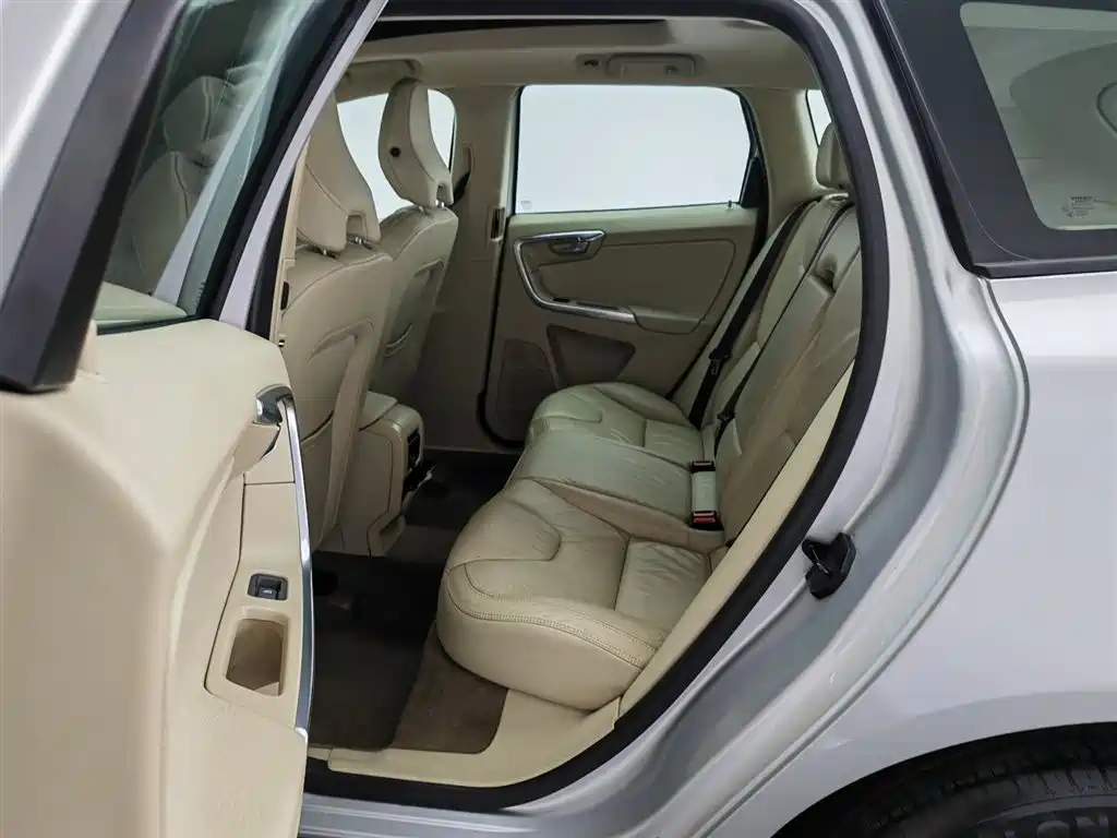 Volvo XC60 2013 — фото 15