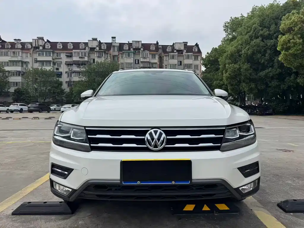 Volkswagen Tiguan L 2017 — фото 2
