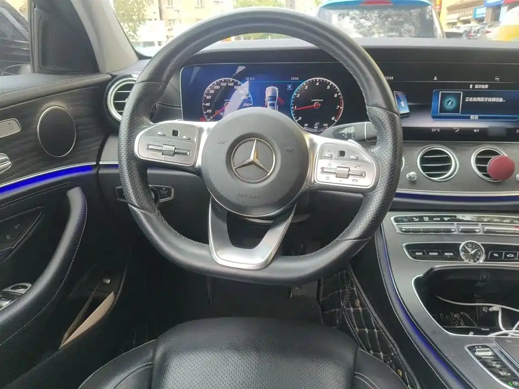 Mercedes-Benz E-Class 2019 — фото 11