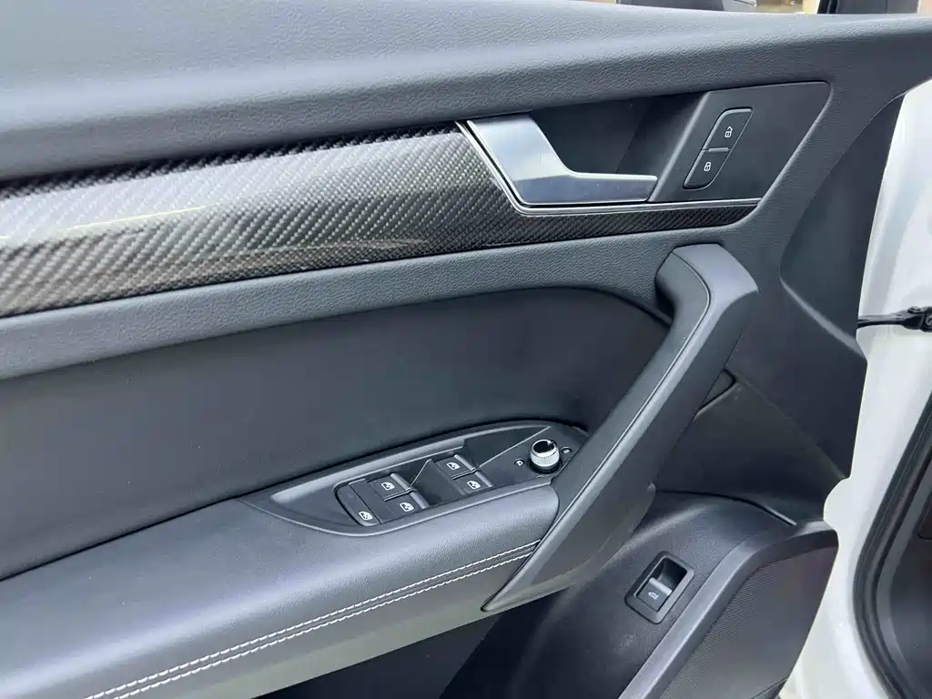 Audi Q5L 2023 — фото 17