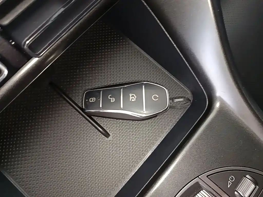 BYD Seal 05 DM-i 2024 — фото 8