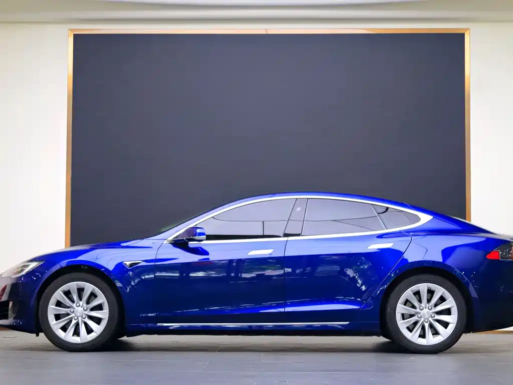Tesla Model S 2018 — фото 17