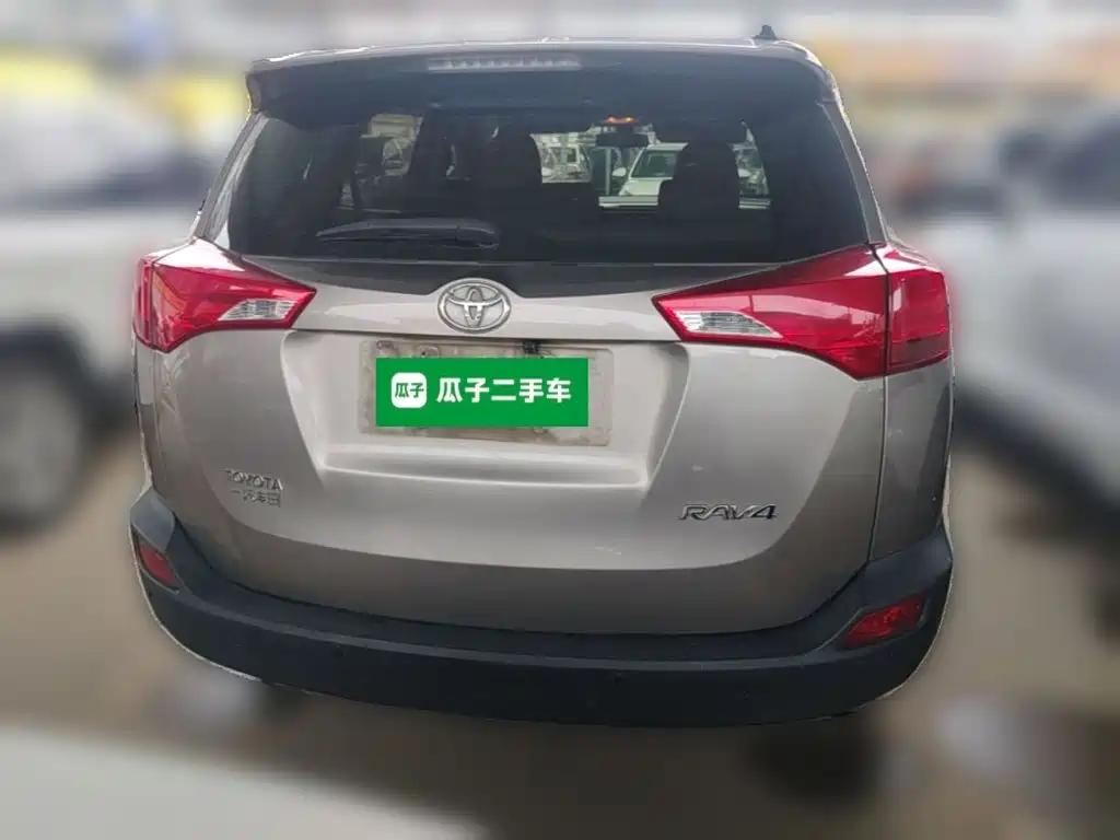 Toyota RAV4 2014 — фото 10
