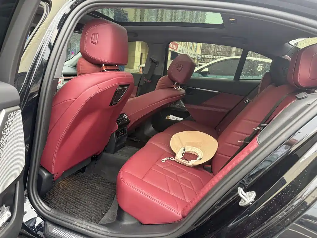 BMW 5 Series 2025
