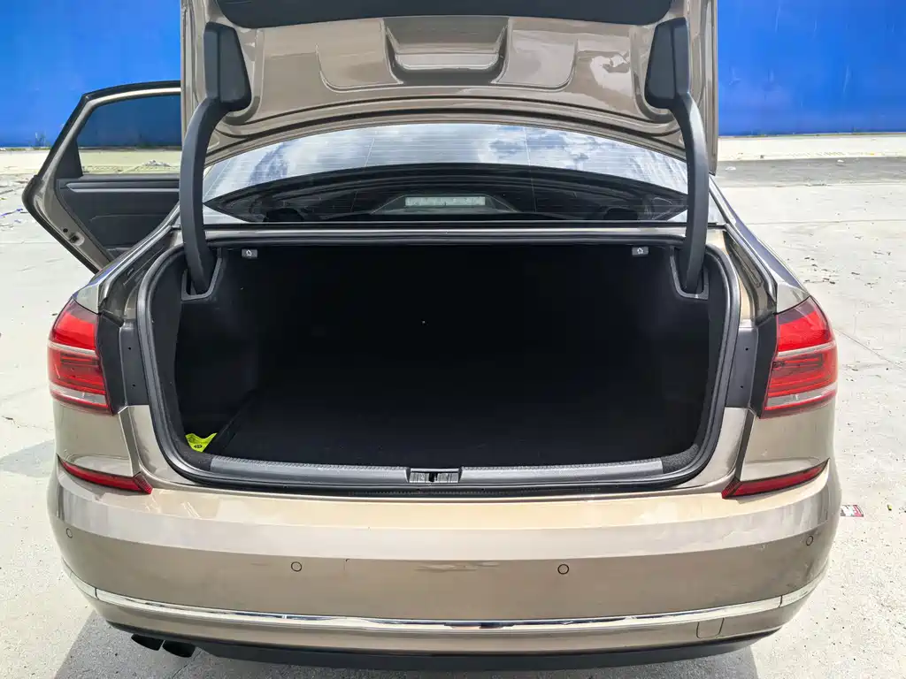 Volkswagen Passat 2018 — фото 12