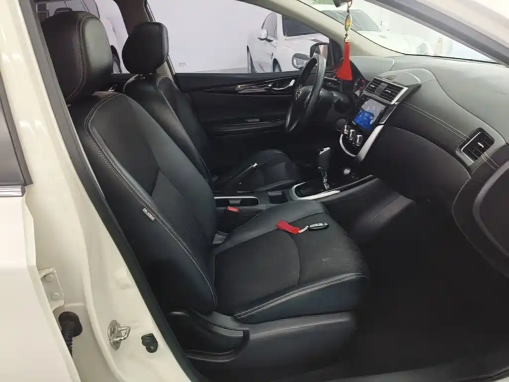 Nissan Tiida 2019 — фото 25