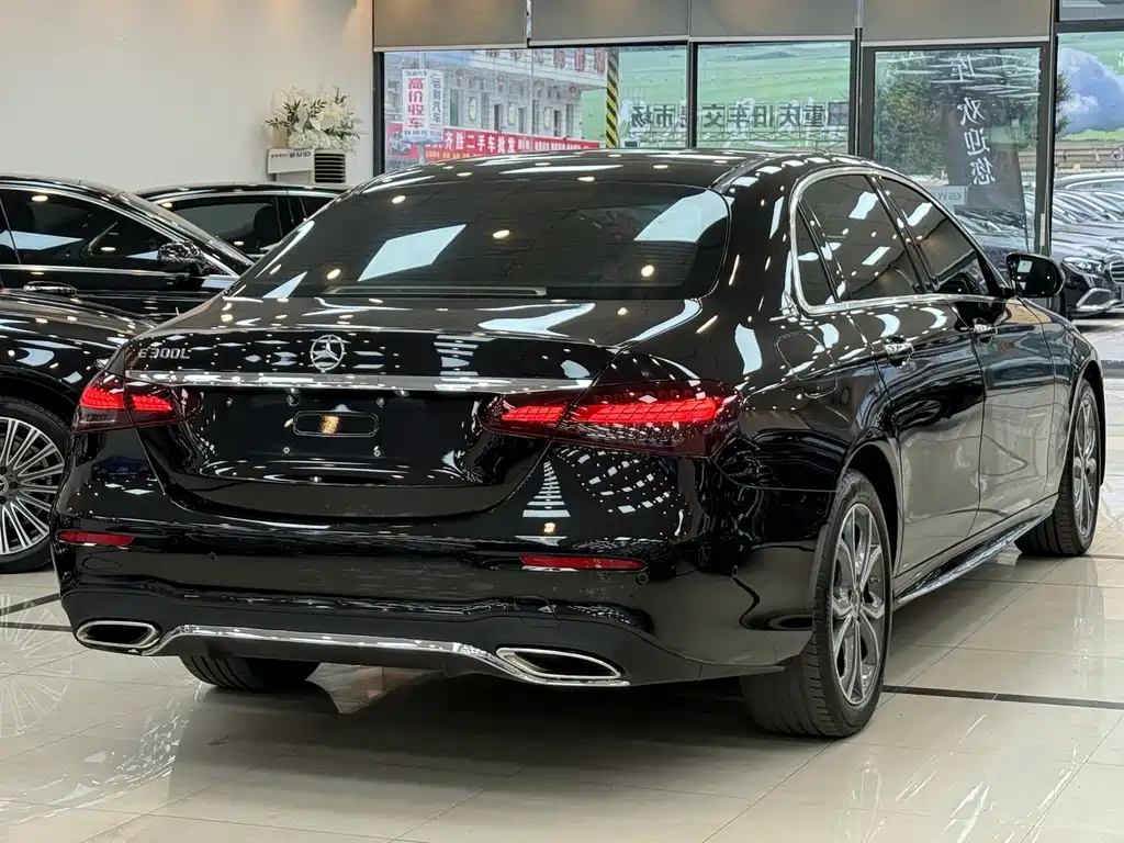 Mercedes-Benz E-Class 2023 — фото 25