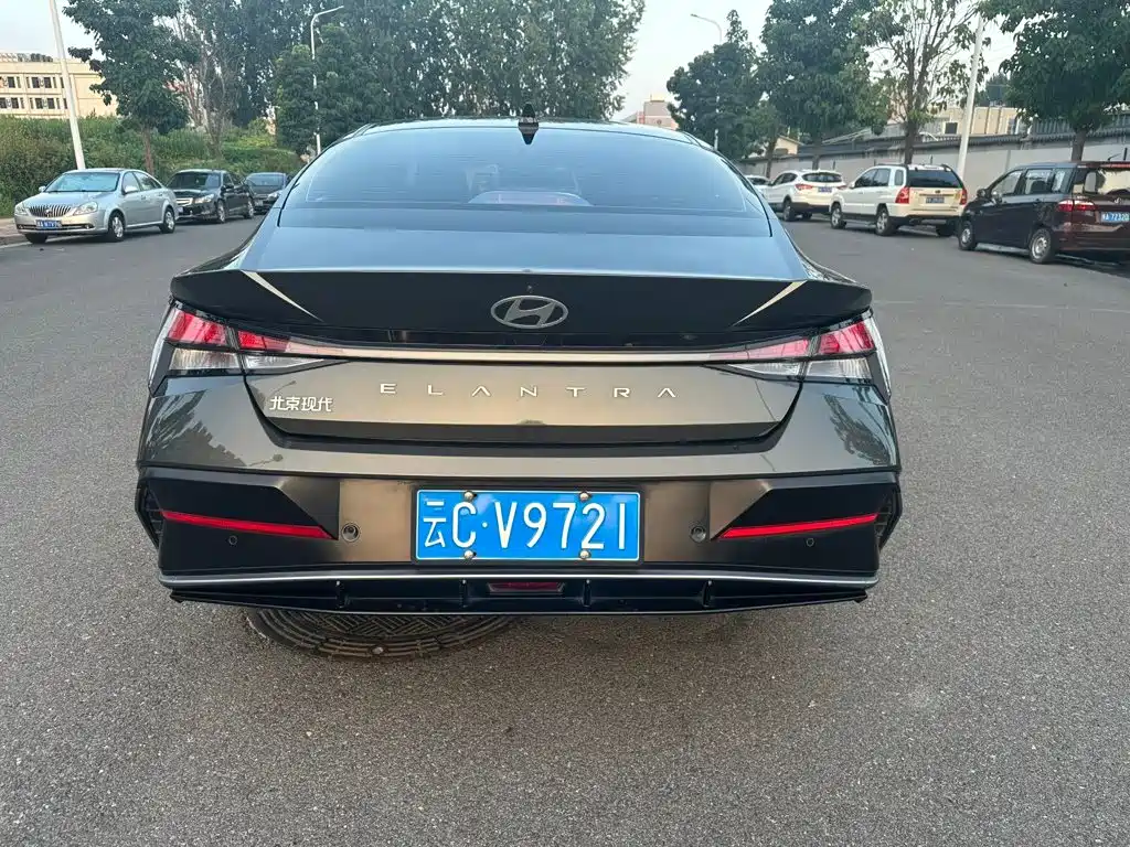 Hyundai Elantra 2023 — фото 13