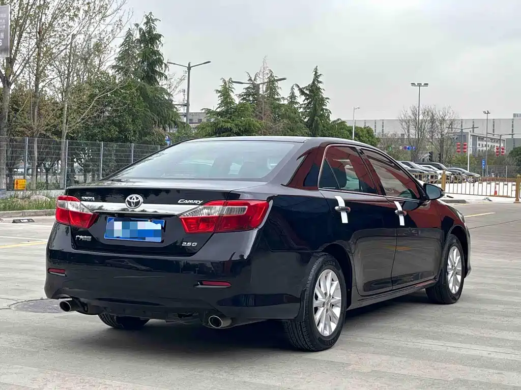 Toyota Camry 2014 — фото 4