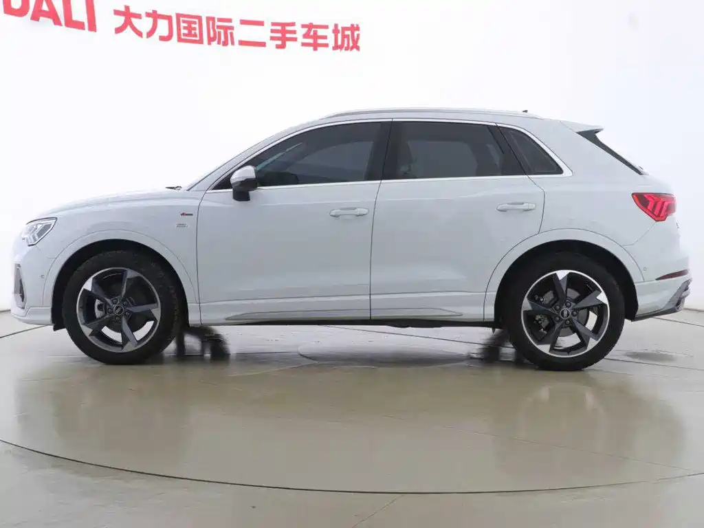 Audi Q3 2023 — фото 10