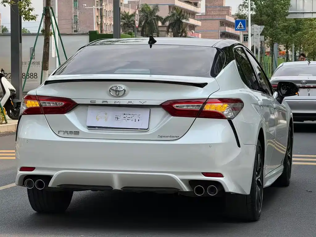 Toyota Camry 2022 — фото 7