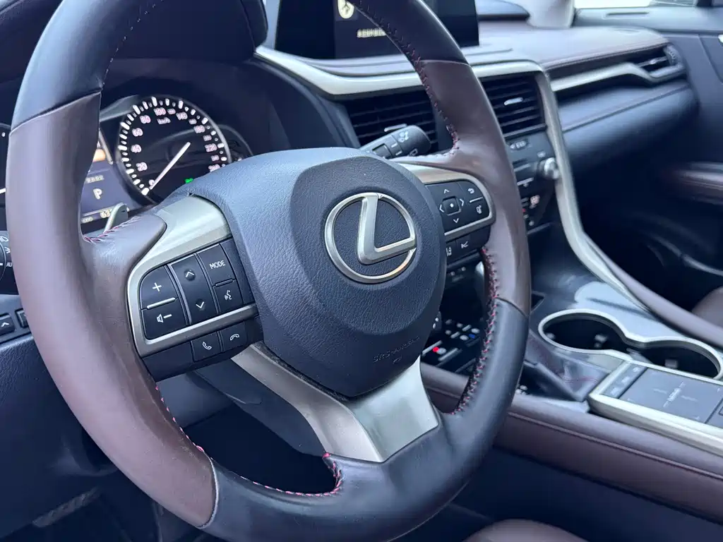 Lexus RX 2022 — фото 10