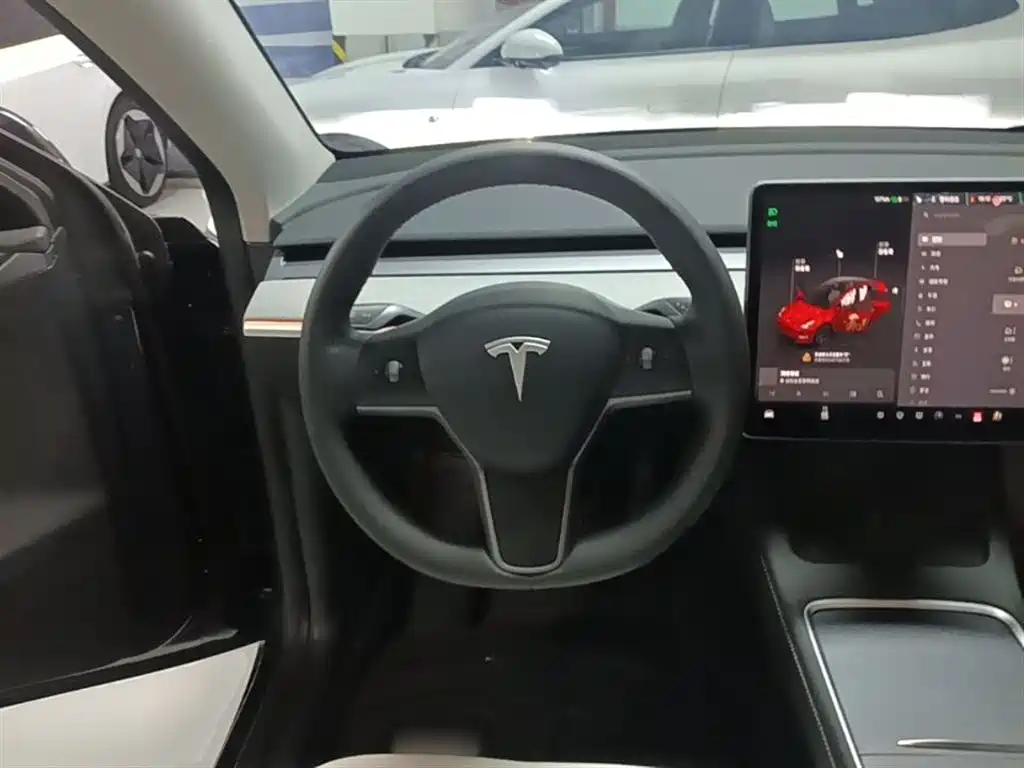 Tesla Model Y 2024 — фото 11