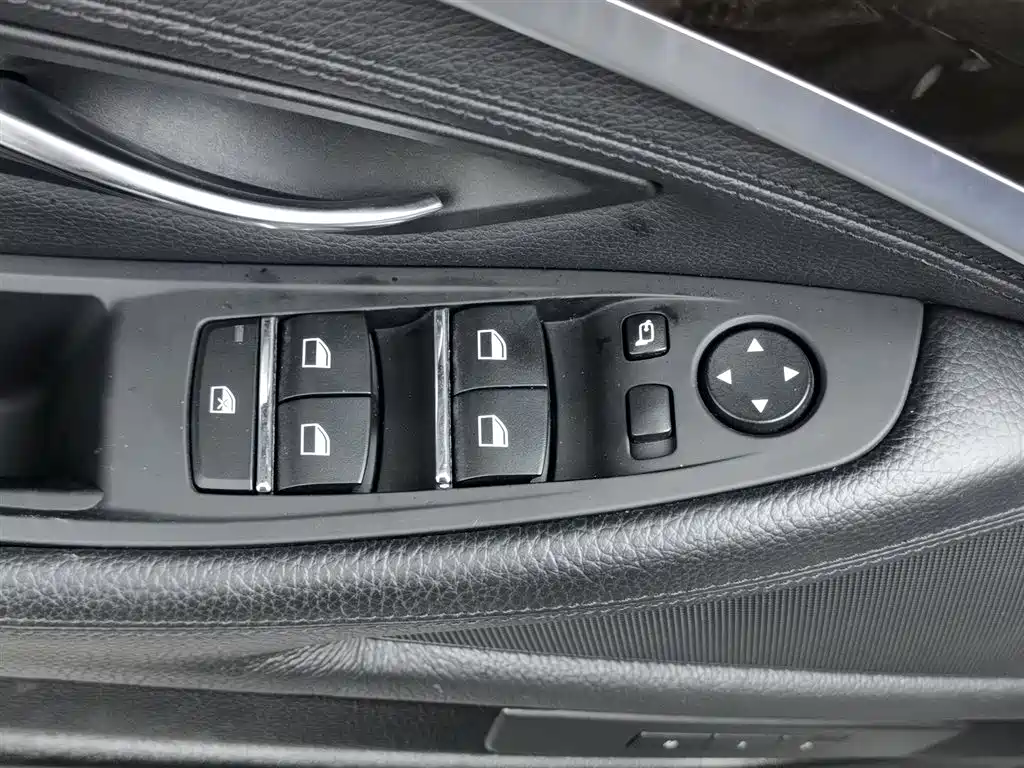 BMW 5 Series 2012 — фото 9