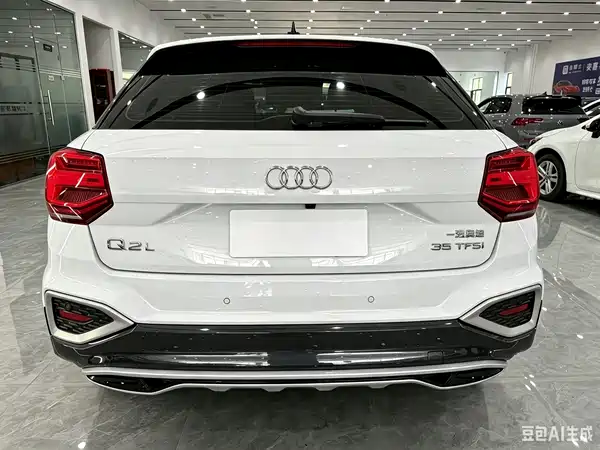 Audi Q2L 2023