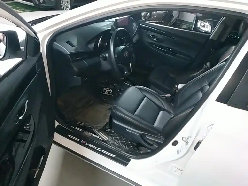 Toyota Yaris L 2023 — фото 15