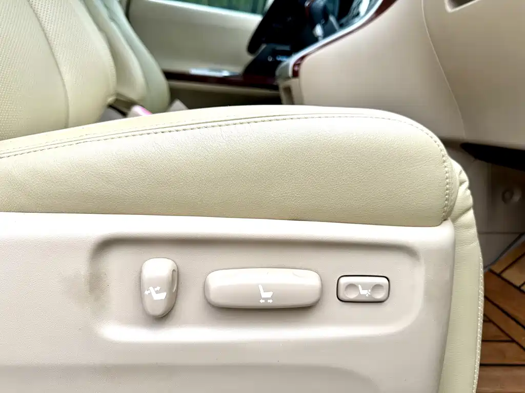 Toyota Alphard 2010 — фото 21