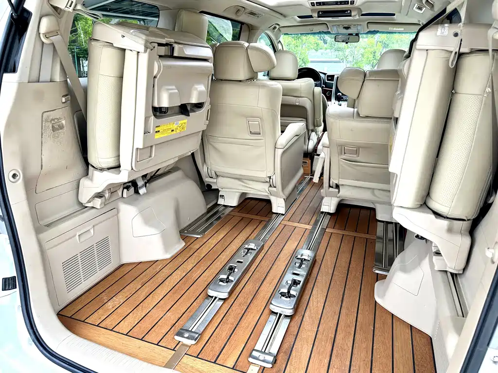 Toyota Alphard 2010 — фото 17