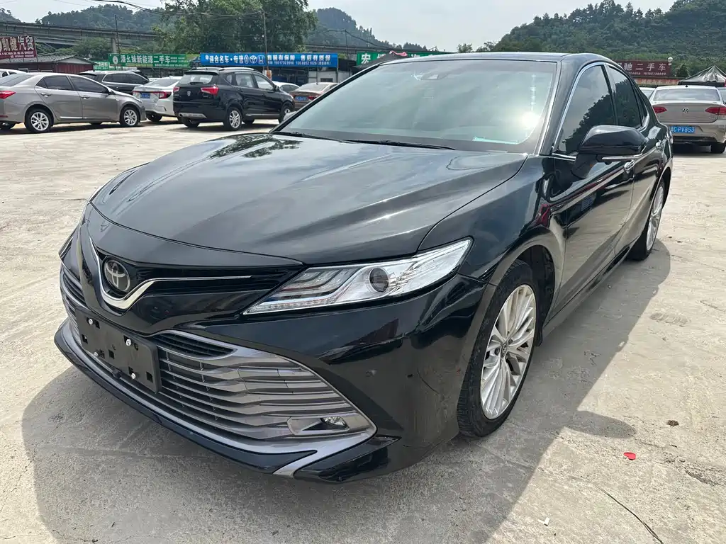 Toyota Camry 2019 — фото 1