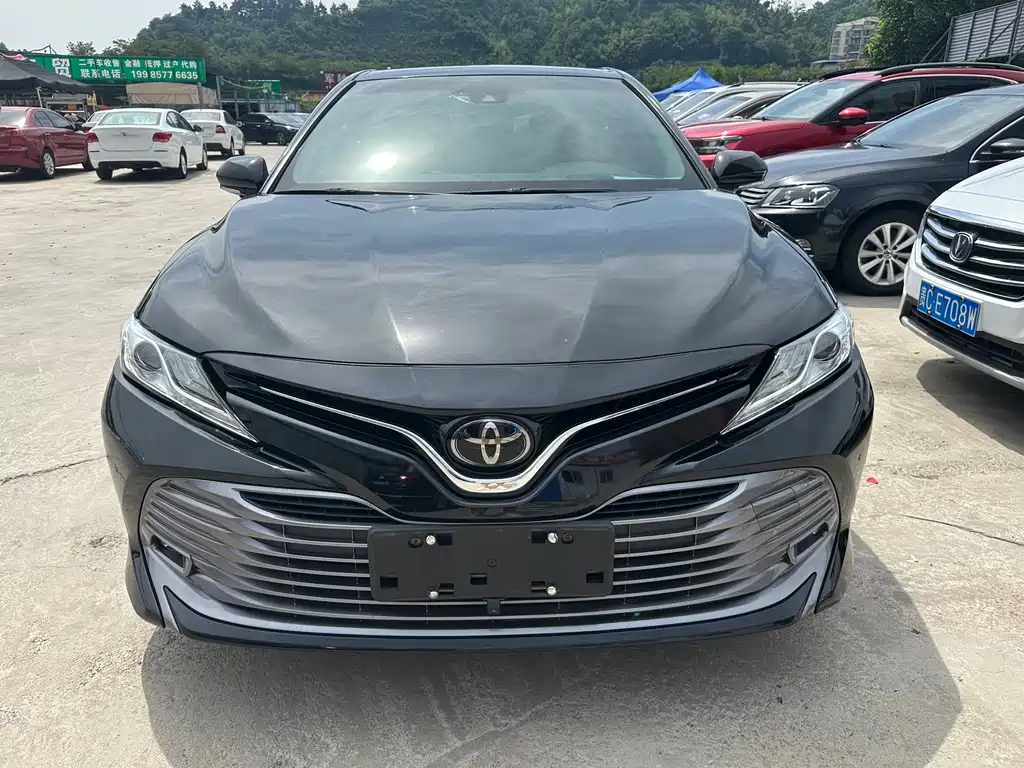 Toyota Camry 2019 — фото 2