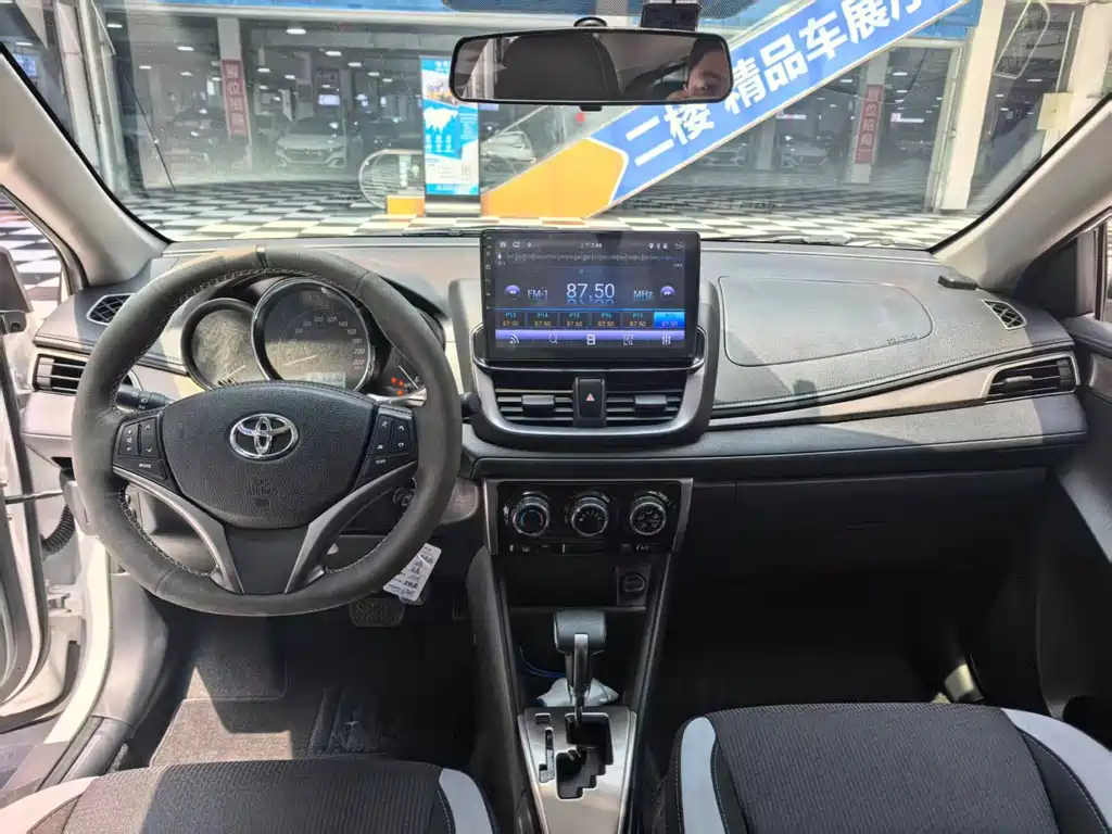 Toyota Yaris L 2021 — фото 10