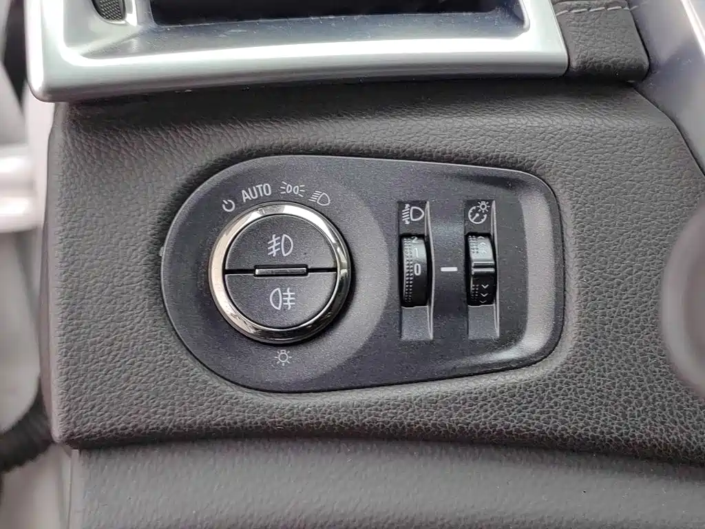 Cadillac SRX 2015 — фото 21
