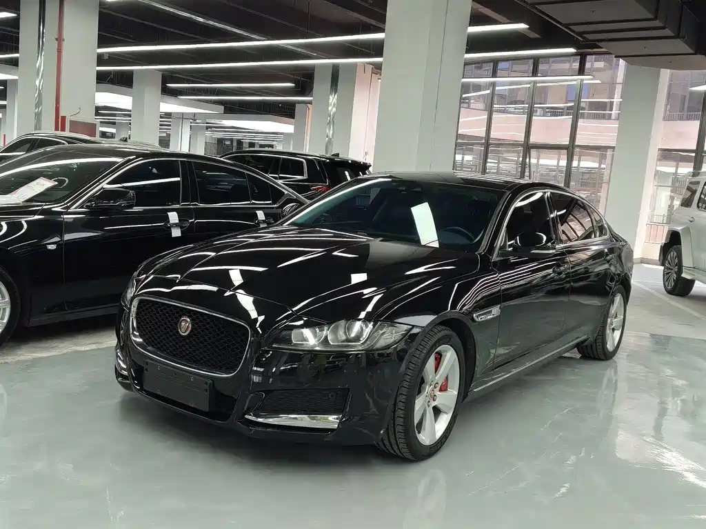 Jaguar XFL 2019 — фото 1