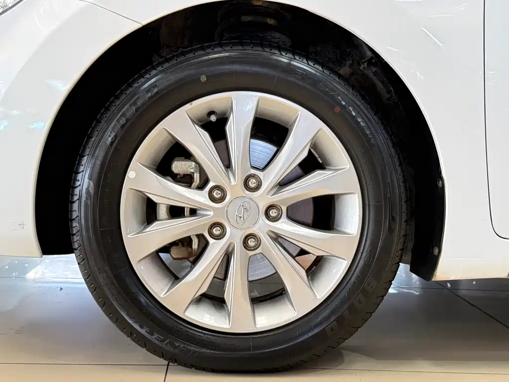 Hyundai Elantra Langdong 2018 — фото 25