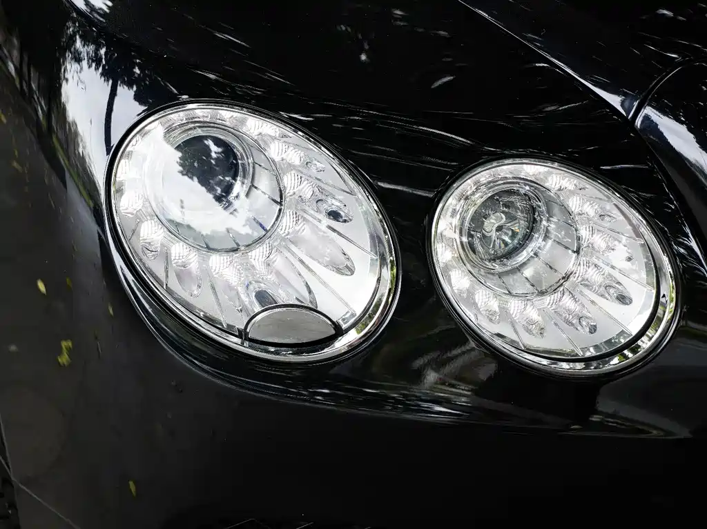 Bentley Flying Spur 2018 — фото 19