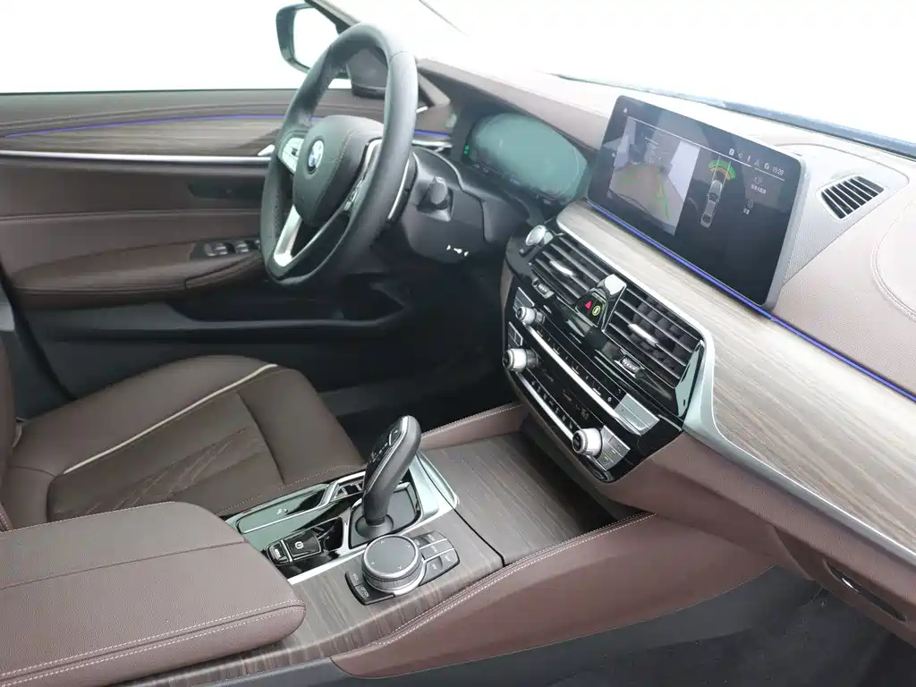 BMW 5 Series 2022 — фото 12