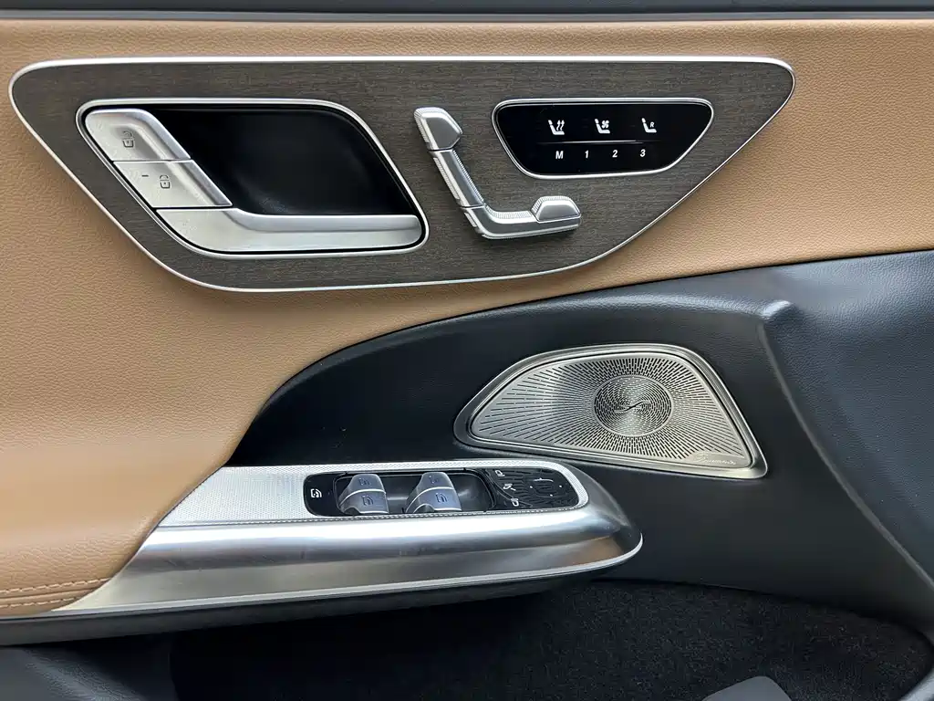Mercedes-Benz E-Class 2024 — фото 3