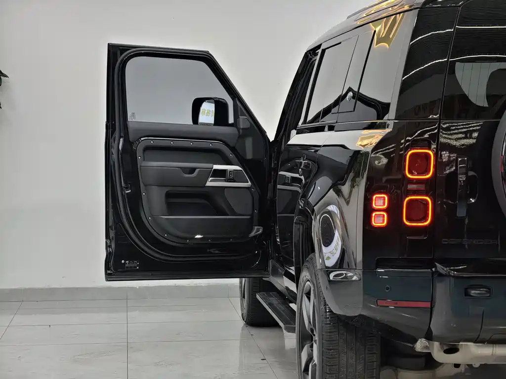 Land Rover Defender 2024 — фото 11