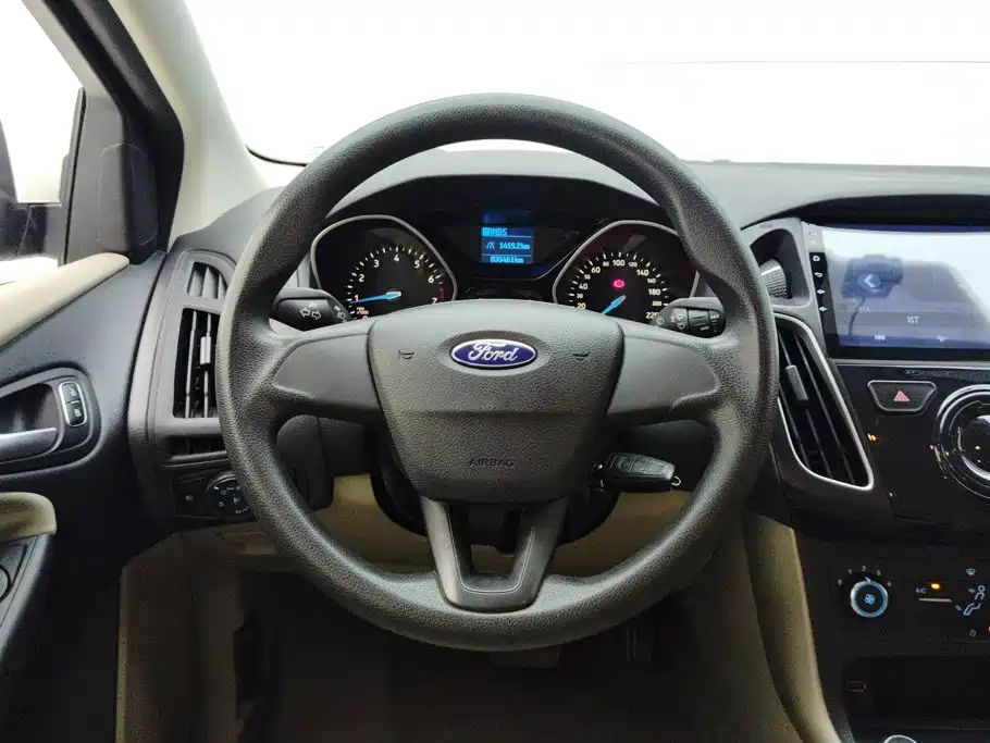 Ford Focus 2017 — фото 15