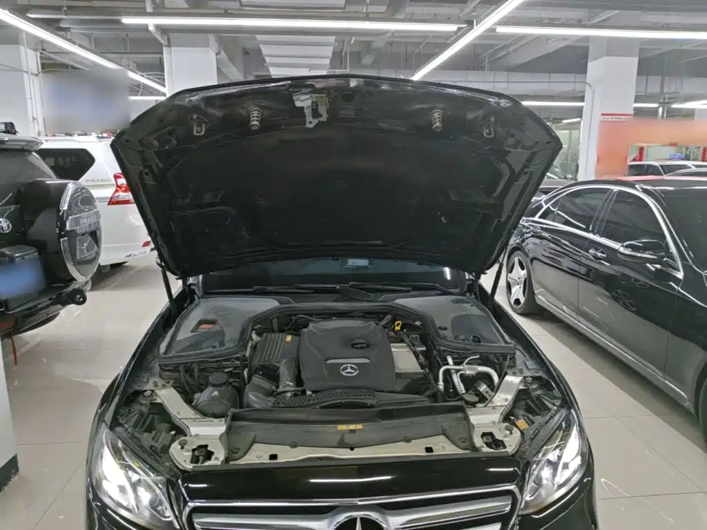 Mercedes-Benz E-Class 2017 — фото 20
