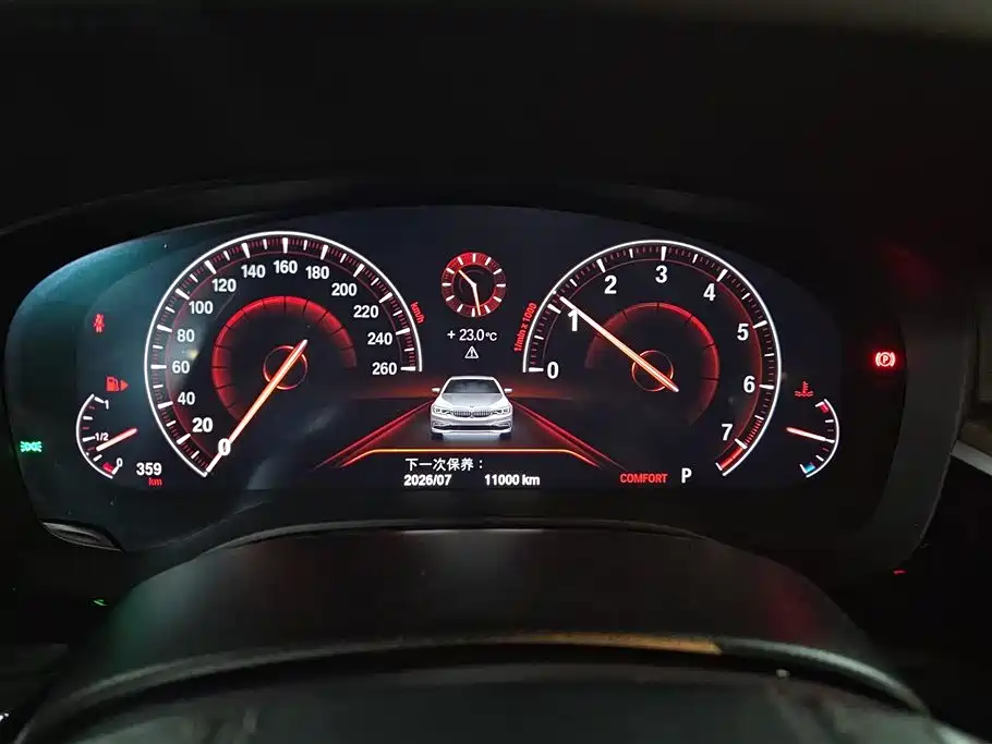 BMW 5 Series 2019 — фото 14