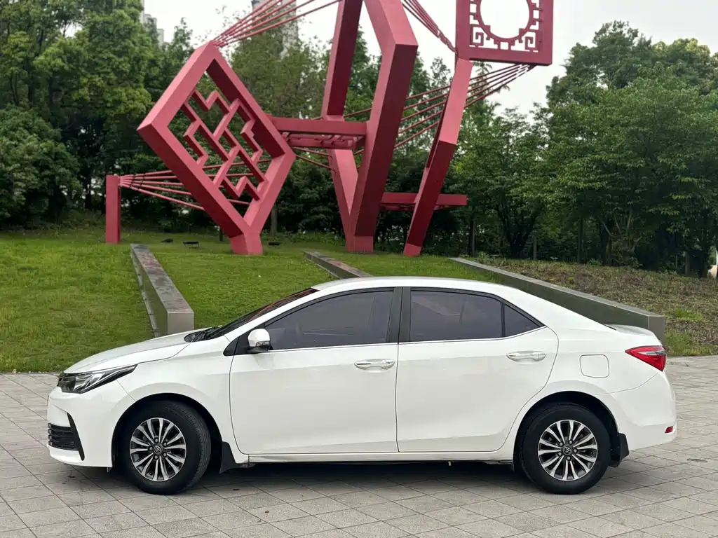 Toyota Corolla 2019 — фото 2