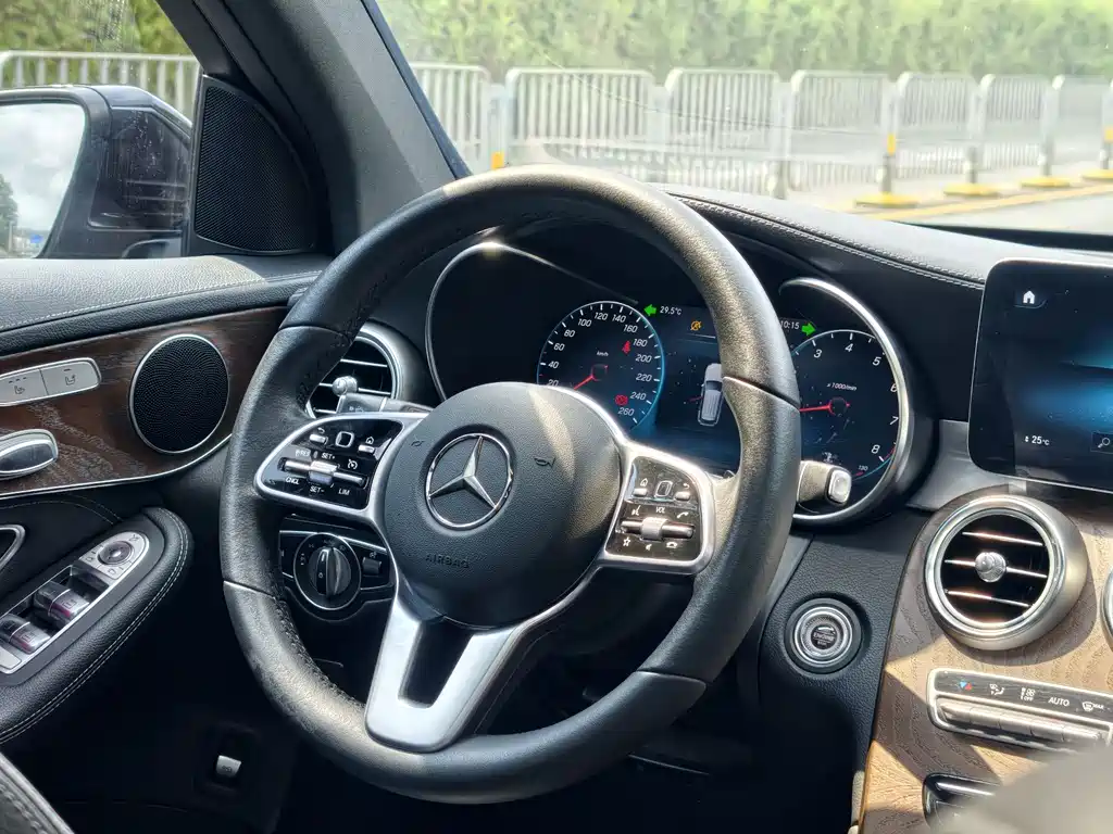 Mercedes-Benz GLC 2019 — фото 11