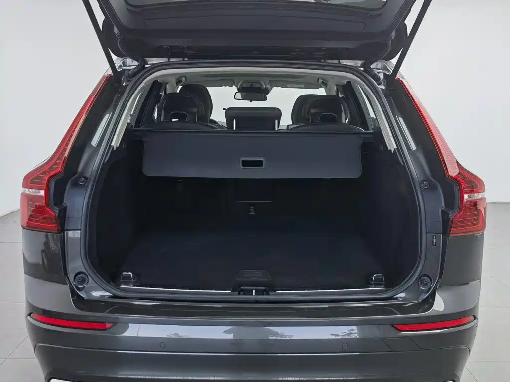 Volvo XC60 2018 — фото 16
