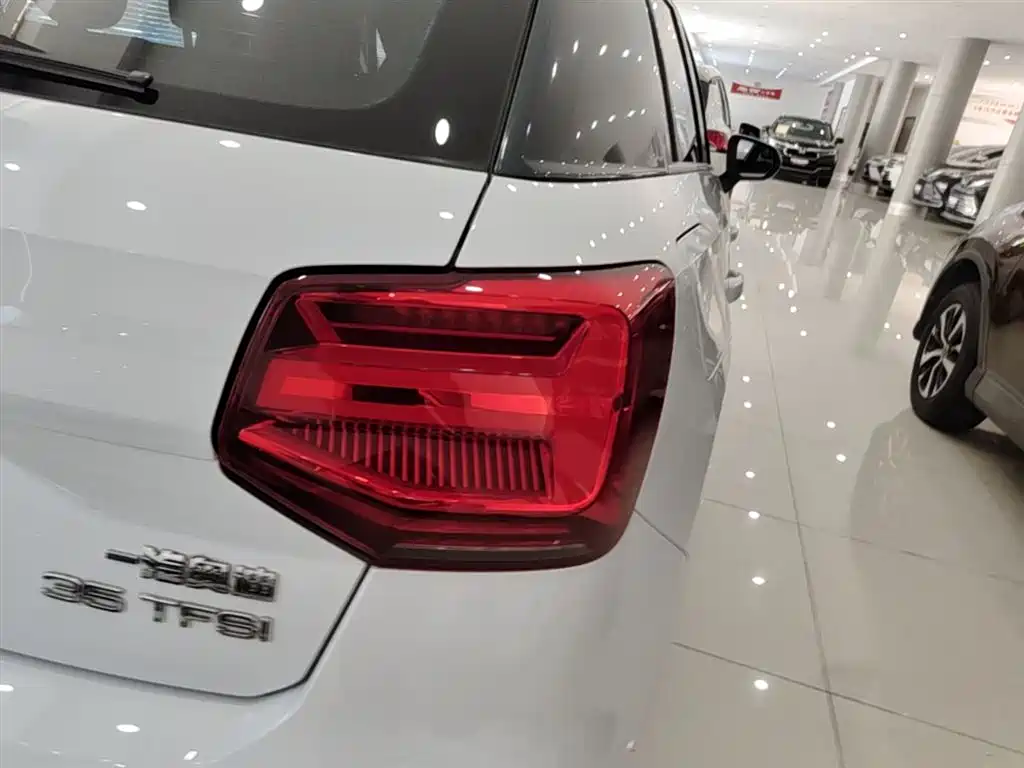 Audi Q2L 2020 — фото 8