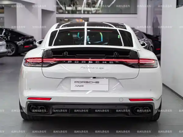 Porsche Panamera 2023