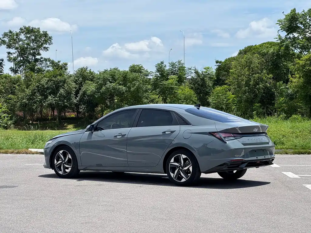 Hyundai Elantra 2023