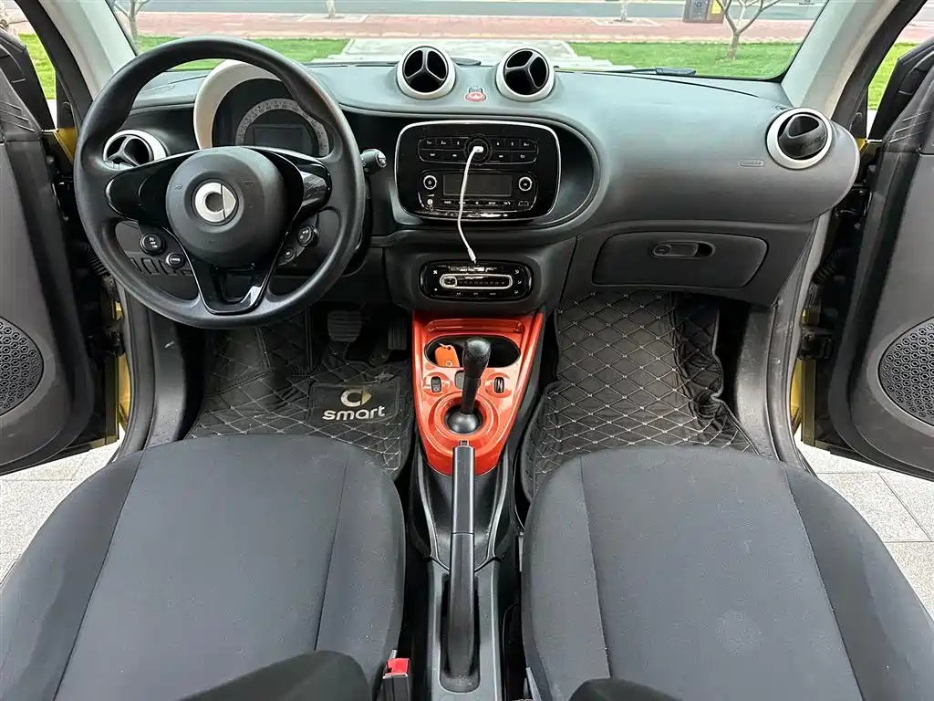 smart Fortwo 2017 — фото 11