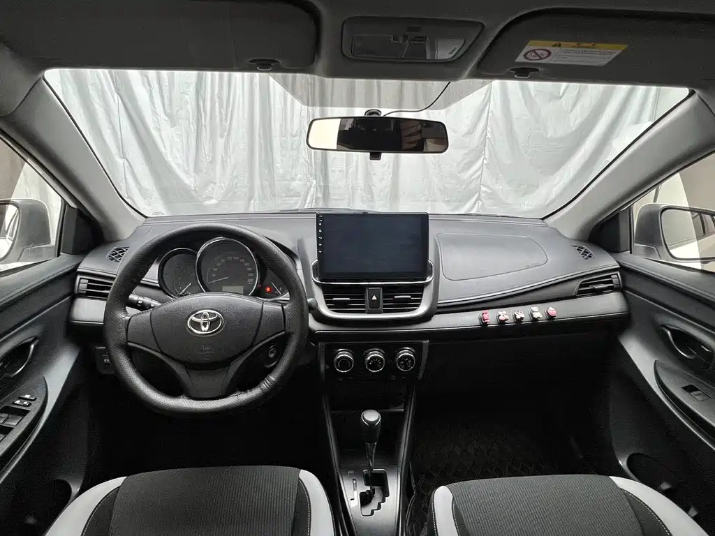 Toyota Yaris L 2021 — фото 5
